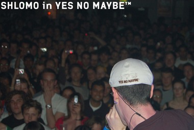 http://www.yesnomaybe.co.uk/story/images/storypics/shlomoinflatcap.jpg